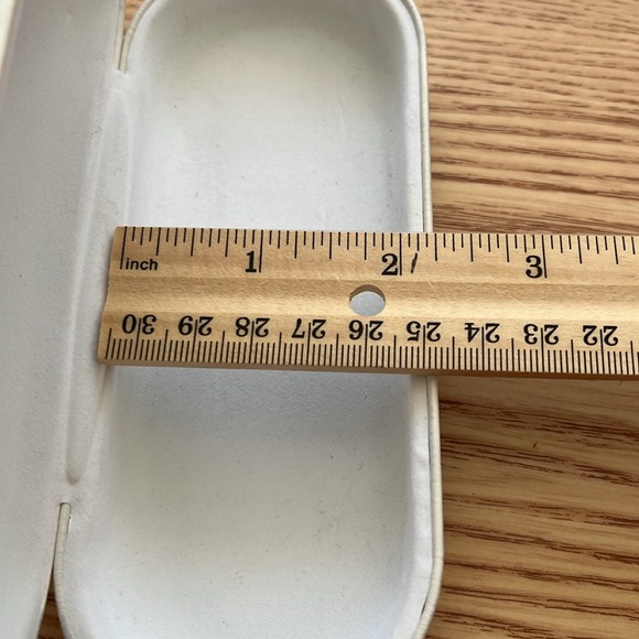 Nina Ricci White Hard Clamshell Eyeglass Case - Picture 5 of 6